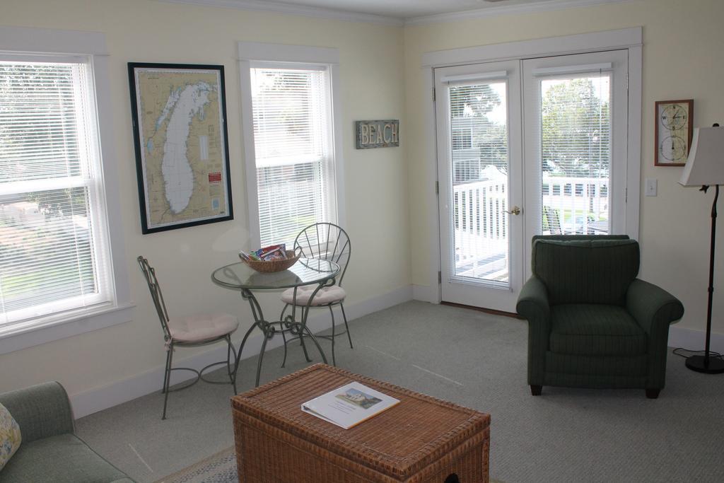 Captain'S Cottage Suites Grand Haven Δωμάτιο φωτογραφία