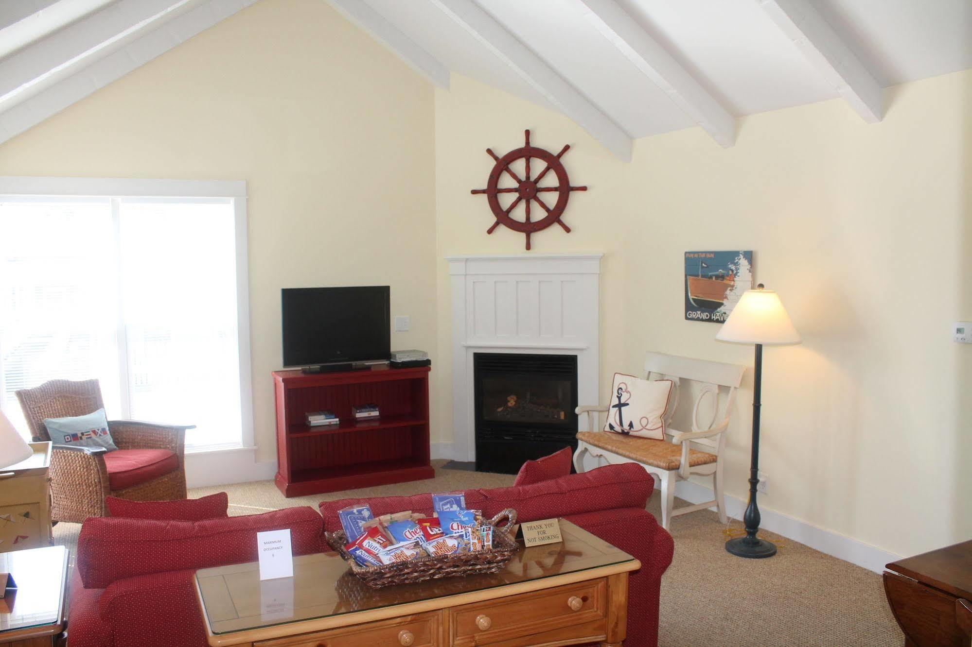 Captain'S Cottage Suites Grand Haven Εξωτερικό φωτογραφία